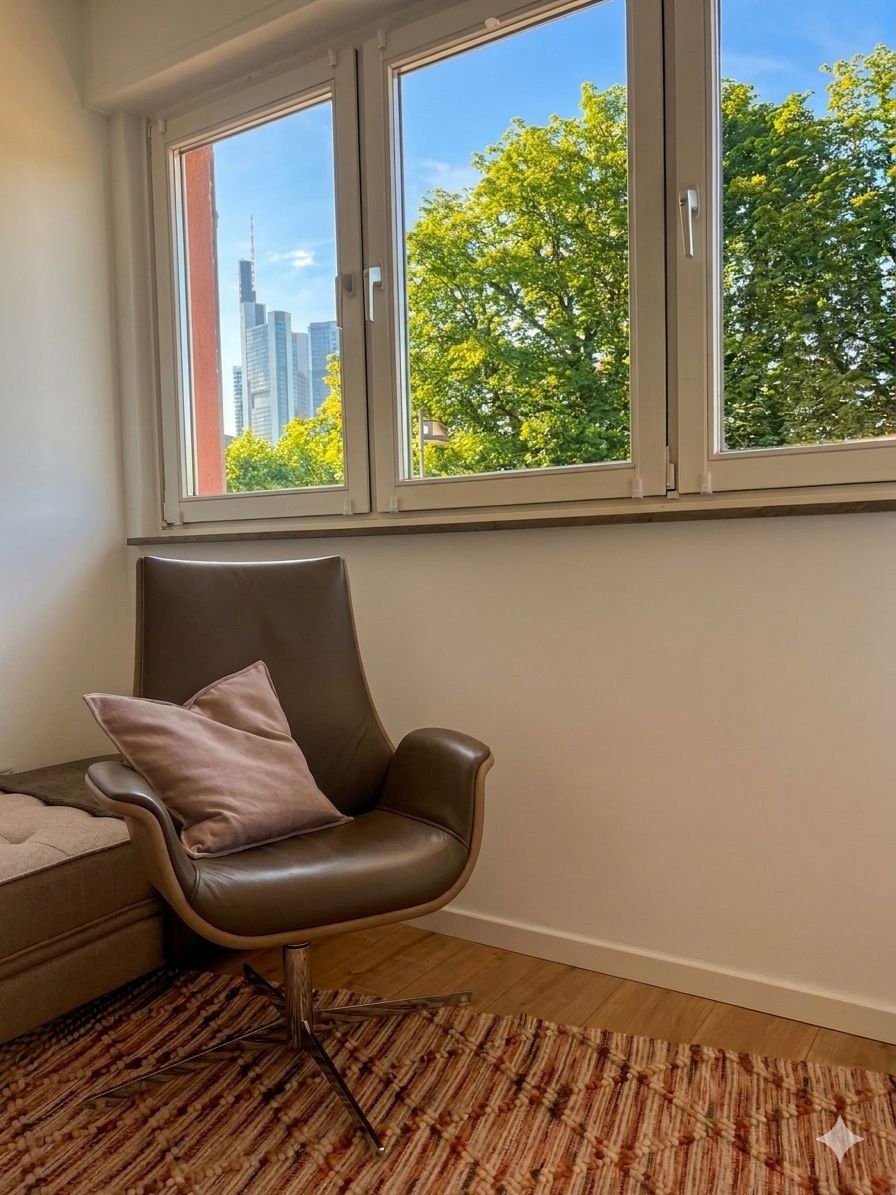 Therapieraum im Frankfurter Nordend mit Blick auf die Skyline